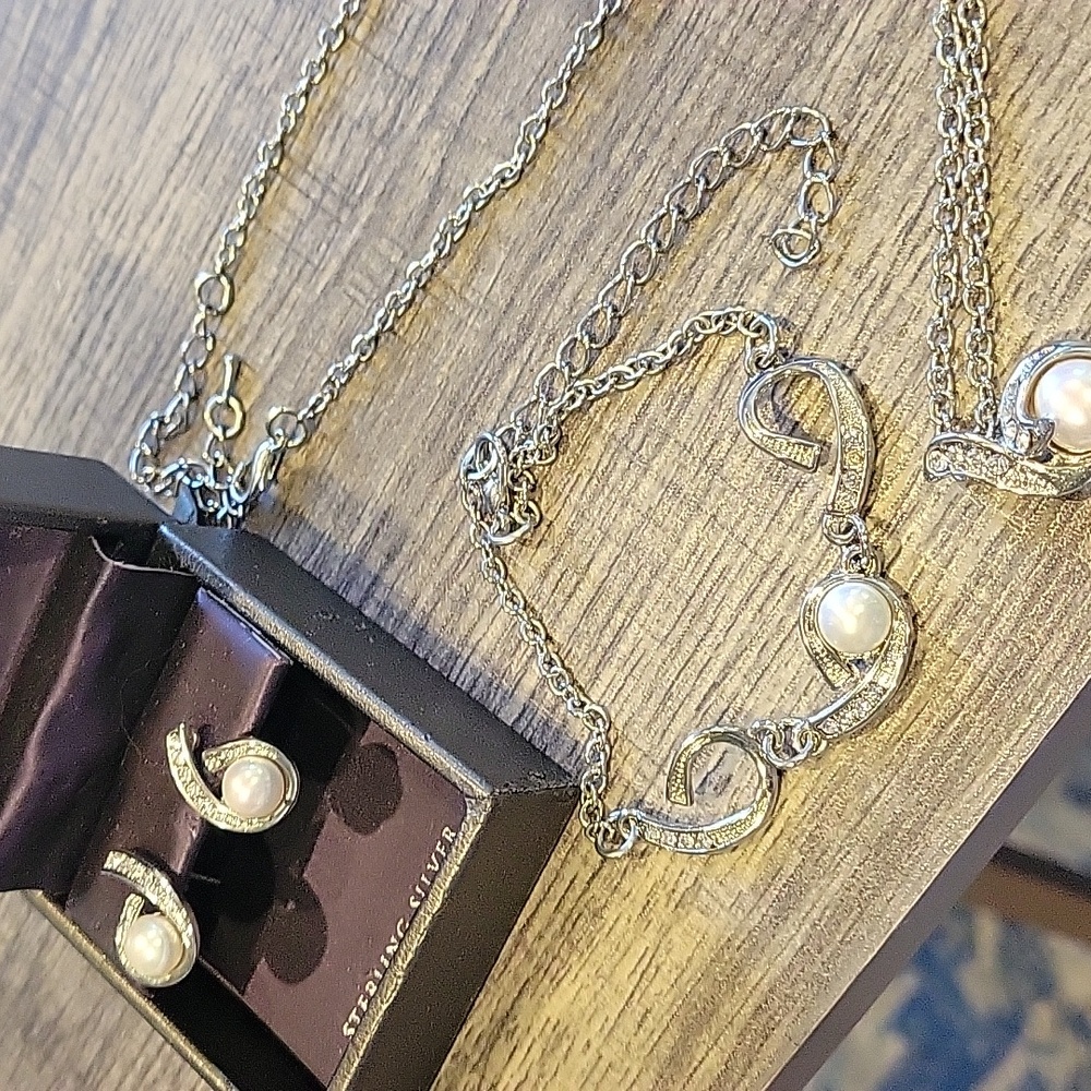 Contessa Di Capri Sterling Silver and Pearl Bridal Jewelry Set, New - Picture 2 of 6